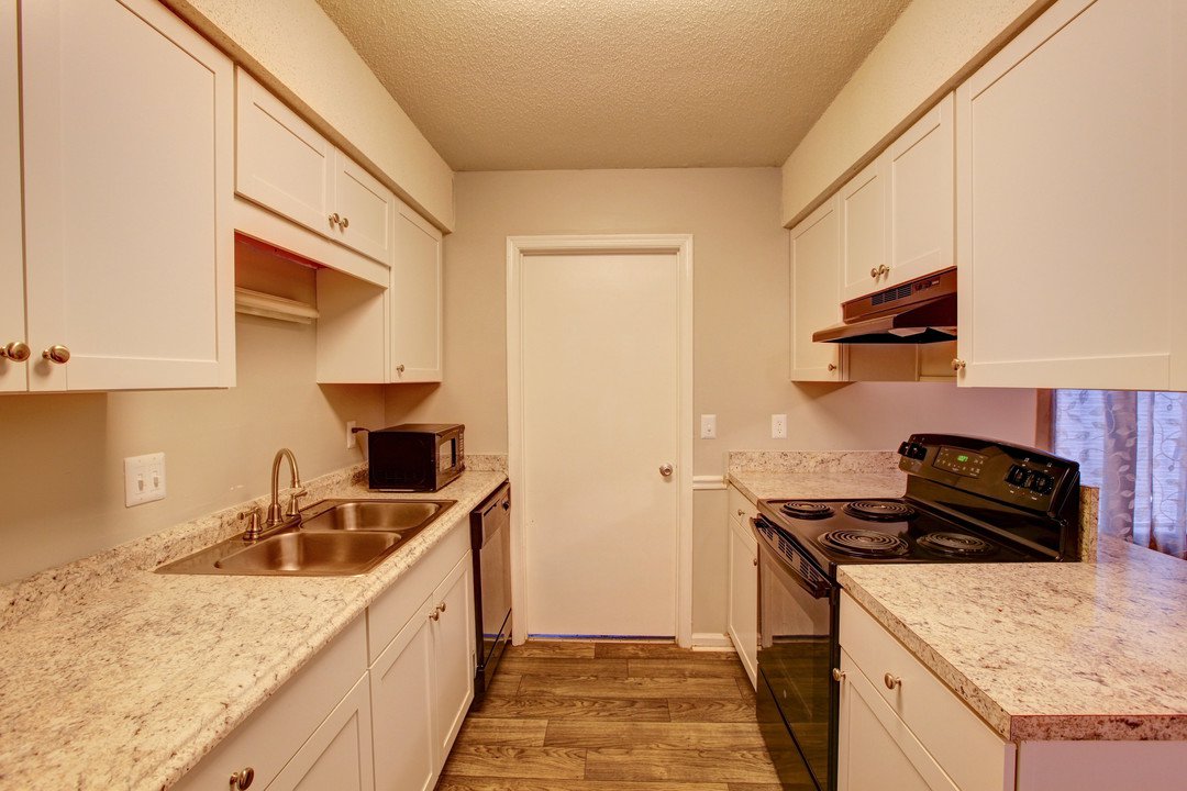 KRC Northlake Townhomes kitchen